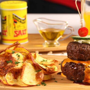 Espetinho de Hambúrguer Gourmet com Chips de Batata Doce