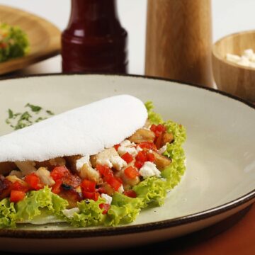 Tacos de Tapioca com Ricota Caseira, Frango Picante e Cheiro Verde