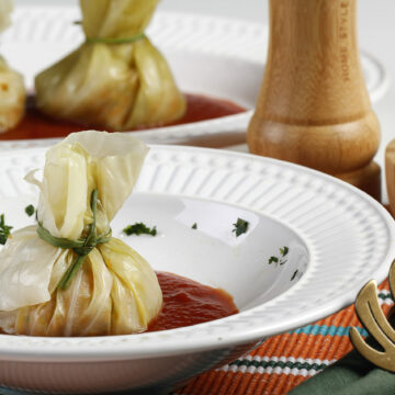 Trouxinhas de Repolho com Molho de Tomate