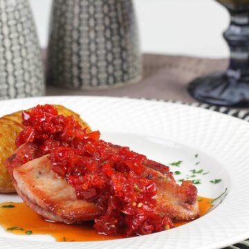 Escalopes Suínos com Geleia de Pimentão e Batata Sanfonada